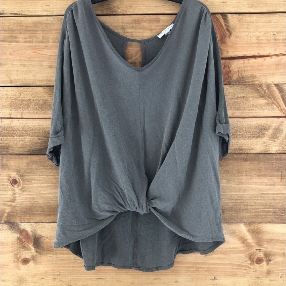 Short Sleeve Knotted Hilo Top